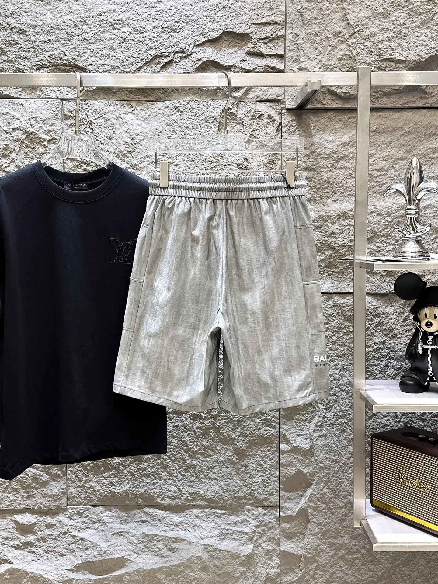 Balenciaga's three-standard complete 2026 summer New Arrival men's casual shorts, advanced custom-made Breathable fabric, Breathable fabric, extremely stretchy and comfortable, impeccable details, top-grade accessories, original logo design concept, delicate and soft feel! The upper body fit is awesome! Size: M-XXXL Please state your height and weight when ordering